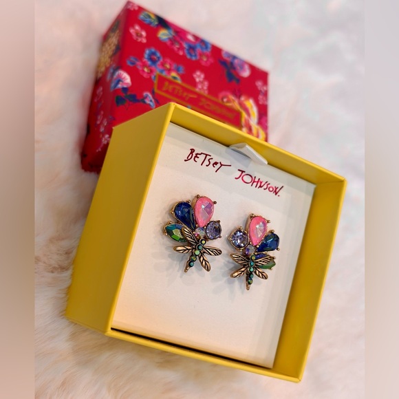 New BETSEY JOHNSON cute Gem Cluster Dragonfly stud earrings - Picture 2 of 3